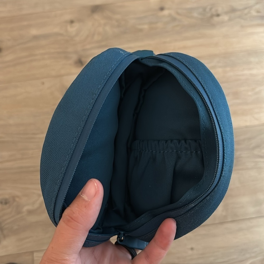 Beats Solo 3 Blue Carrying Case - Picture 3 of 3